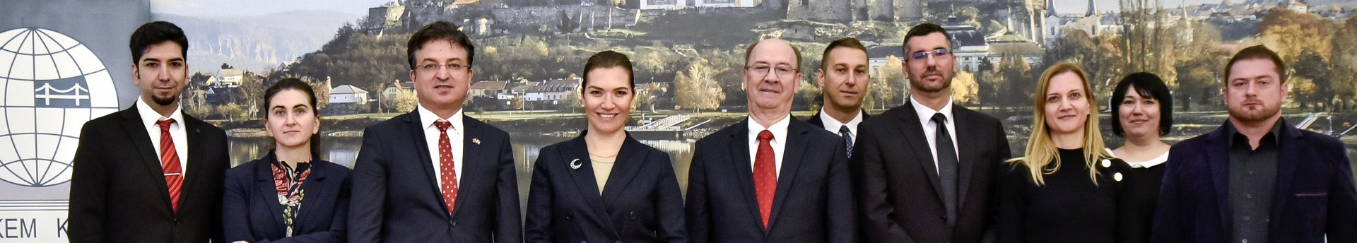 Török nagykövet a kamaránál