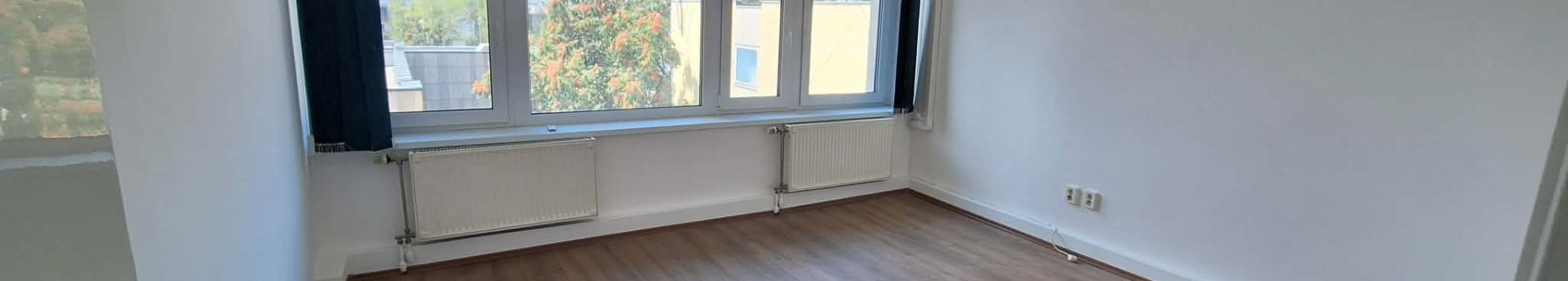 Földszinti és emeleti kiadó irodák a Kamarában