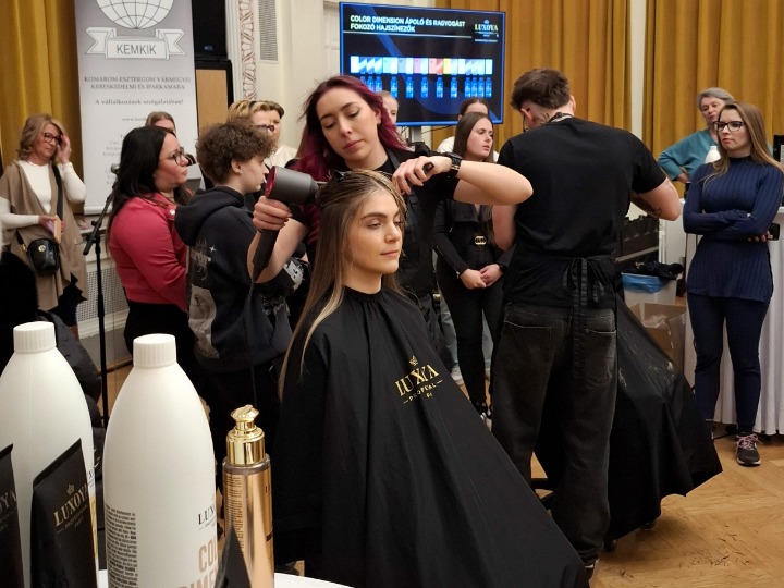 Szépészeti szakmai nap Tatabányán - Elérhetőek az előadások anyagai